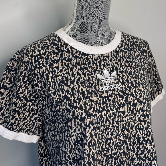 ADIDAS Animal Print Cropped Tee 💫🐆 - Picture 4 of 8